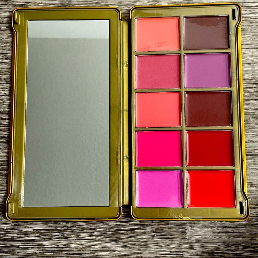 Luscious lip kit